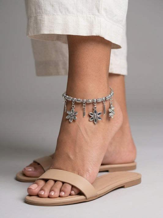 Kamakshi – Oxidized Floral Charm Anklet