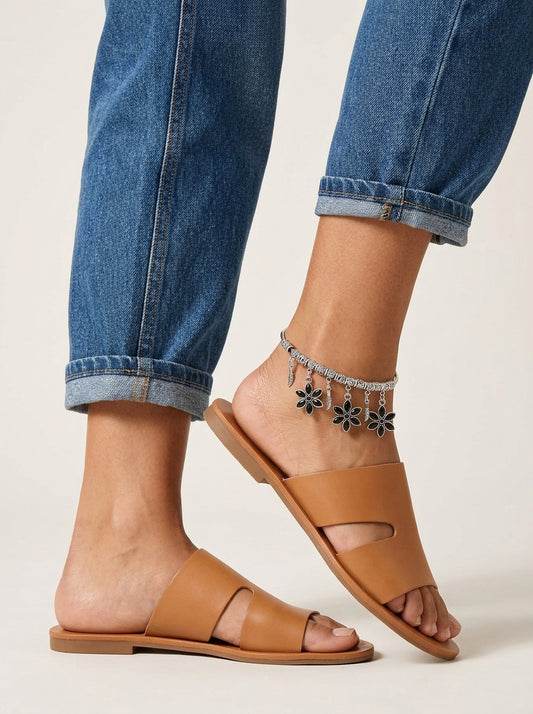 Vindhya – Oxidized Black Floral Charm Anklet